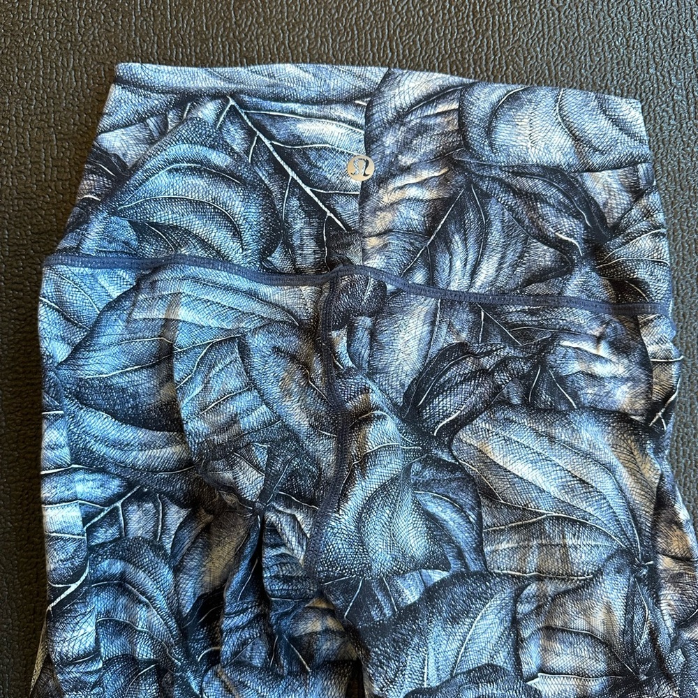 Lulu leggings cool pattern